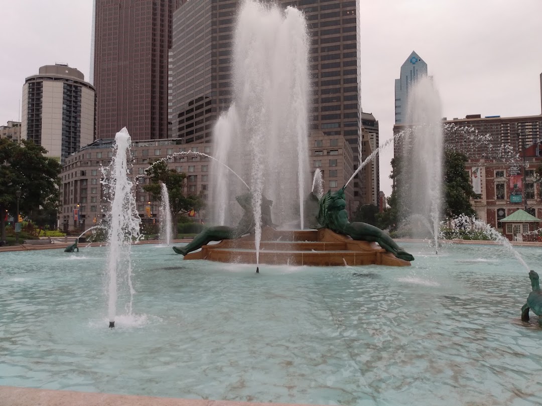 Philadelphia skyline and landmarks, explored with Gamana audio tours